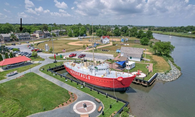 Historic District House | Memory-Making Seaside Escape in Historic Lewes - Coastal Charm, Canalside Allure