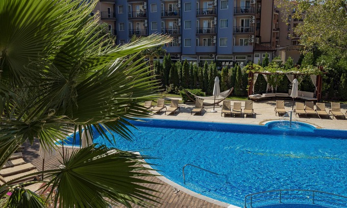 Chaika Apartment | MENADA *HARMONY Suites 2* Apartment with pool view