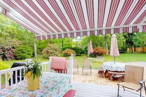 East Falmouth House | Menauhant Beach Paradise