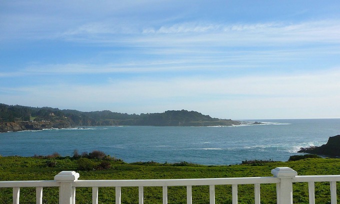 Mendocino Apartment | MENDO VILLAGE LUXURY OCEANFRONT PENTHOUSE, DOG FRIENDLY, VIEWS, WALK EVERYWHERE!