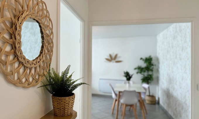 Zola - Pressense Apartment | Mendoza Suite