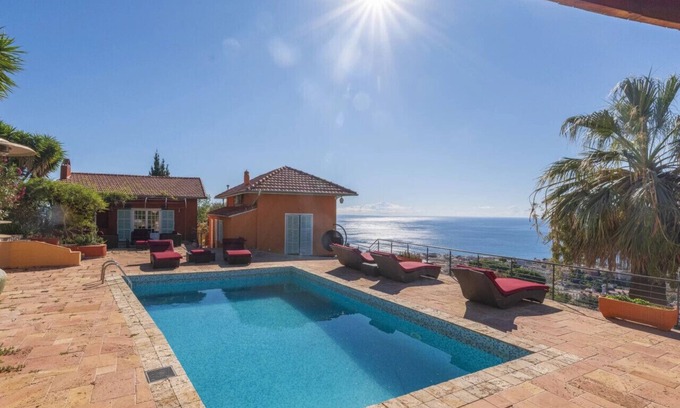 Menton Villa | Menton - Villa Piscine Vue mer, Suites privées