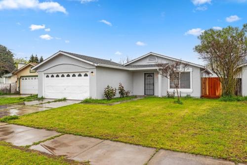 Merced House | Merced Home by Freeway Airport