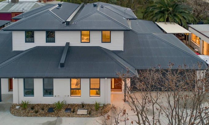 Wangaratta House | Merchant's Court: Central 3 bedroom townhouse!
