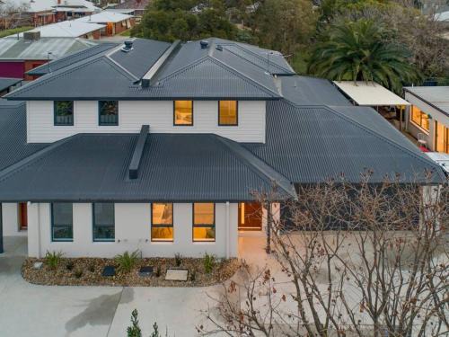 Wangaratta House | Merchant's Court, Quiet and Central 3 bedroom townhouse