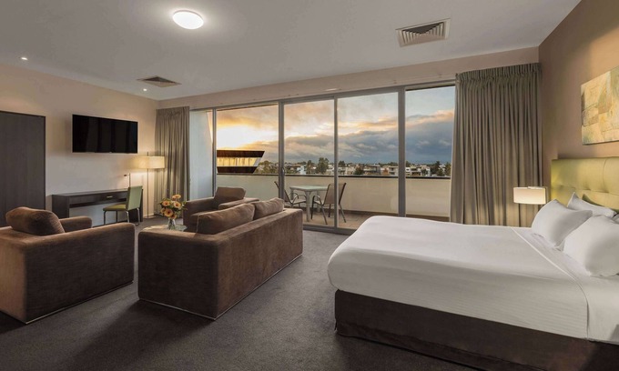 Caroline Springs Hotel | Mercure Melbourne Caroline Springs