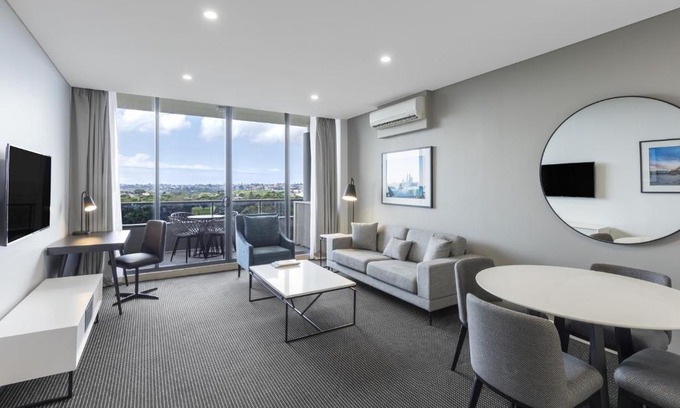 Waterloo Hotel | Meriton Suites Waterloo