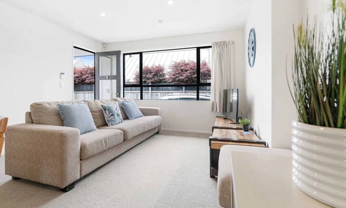 Merivale Apartment | Merivale comfy 2 beds with free parking