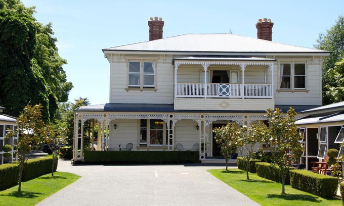 Saint Albans Hotel | Merivale Manor