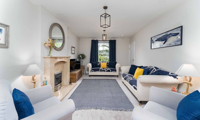 Lelant House | Merlins - Saltings Reach, Lelant - Sleeps 10 - Parking for Two Cars - Dog Friendly