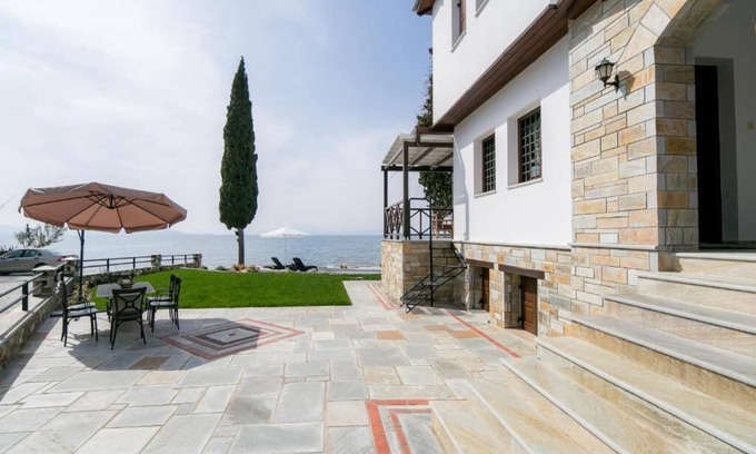Koropi Villa | Mermaid Beachfront Villa in lovely Koropi