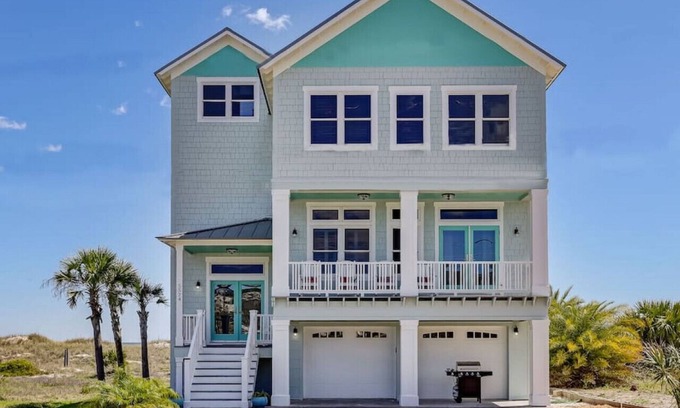 American Beach House | Mermaid Castle | Oceanfront Luxury Beach House | Rooftop Deck