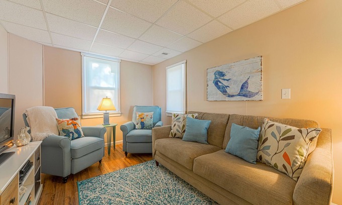 Villas House | MERMAID COTTAGE - 3 MINUTE WALK TO BEACH - VERY CHARMING & CLEAN!