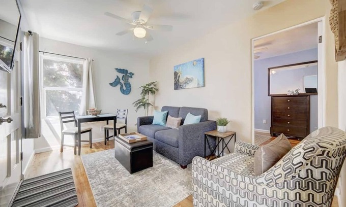 Central Mission Beach Apartment | * Mermaid Cove + Bikes & Garage Parking!