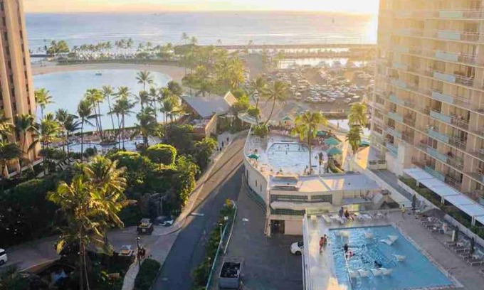 Waikiki Apartment | MERMAID'S COVE WITH BREATHTAKING OCEAN VIEWS AT ILIKAI HOTEL