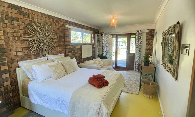Mystery Bay Apartment | Mermaids at Mystery, short stroll to the beachnSatellite internet
