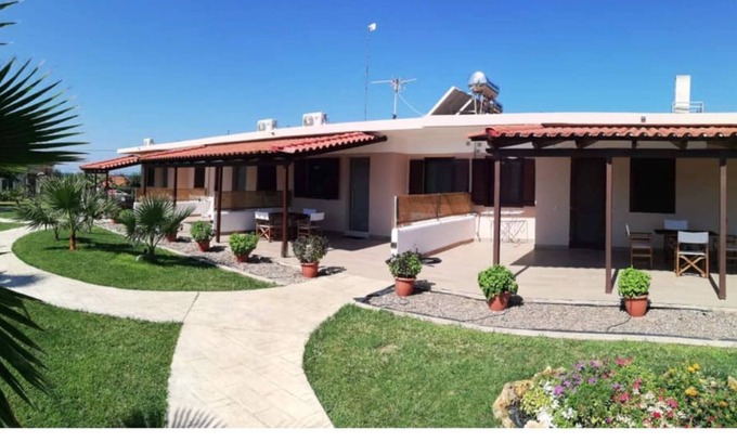 Pineios Apartment | 'Merovili Apartment 3' close to the Sea with Garden & Wi-Fi