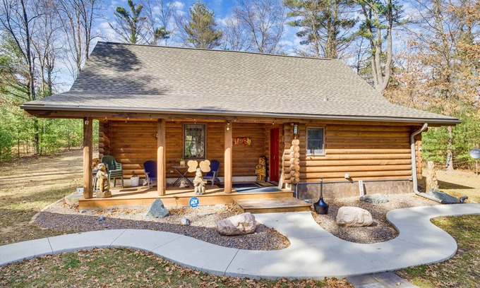 Hatfield Cabin | Merrillan Cabin w/Fire Pit < 1 Mi to Lake Arbutus