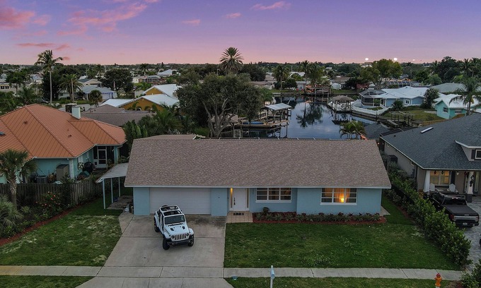 Merritt Island House | Merritt Island GetawaynSpacious 5-bedroom house in with AC, WiFi