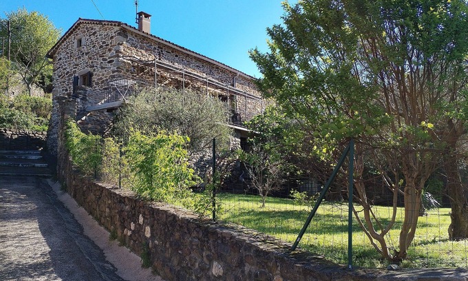 Gagnieres Cottage | Mes Maisons Guest Gite, 2 Bedroom with Aircon, swimming pool and linen included.