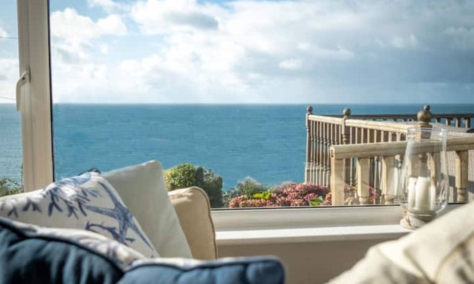 Seaton Cottage | Mesmerising sea views above the beach Cornwall.nn
