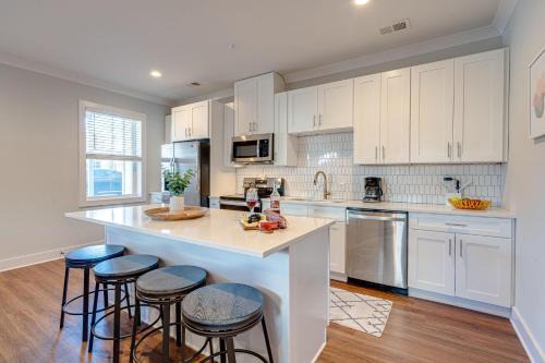 Melrose House | Mesmerize Melrose - 5 Mins to Broadway - Rooftop Deck