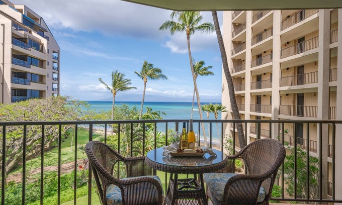 Kahana Condo | Mesmerizing sunset views from your private lanai