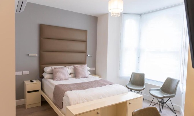 Kilburn Apartment | Messina Studios