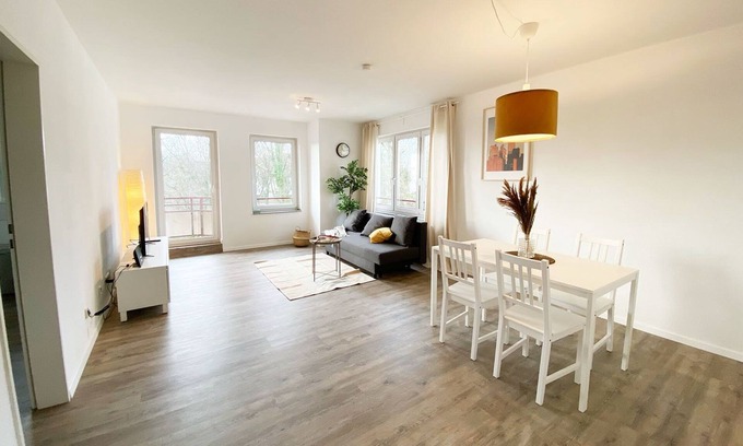 Hochdahl Apartment | Met02 - Monteurwohnung mit Balkon in Erkrath-hochdahl, 83qm, 2 Schlafzimmer, 1 Wohnzimmer, Max. 4 Personen
