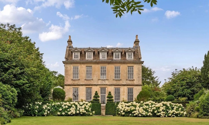 Bathampton House | Meticulously restored Queen Anne period home near Bath