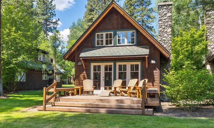 Camp Sherman Cabin | Metolius River Resort Cabin 7 Luxurious cabin on the Metolius River w/fireplace