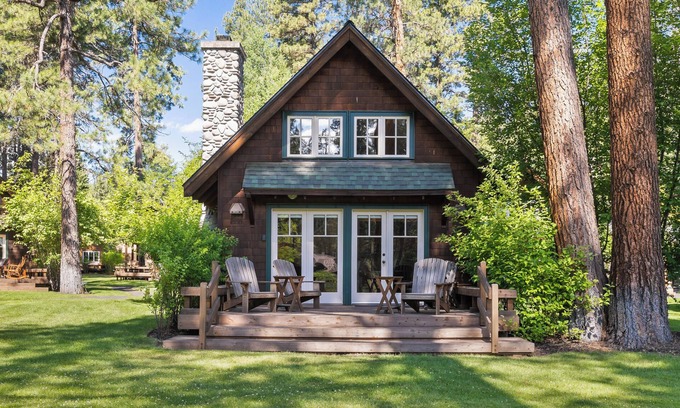 Camp Sherman Cabin | Metolius River Resort Cabin 9 Luxurious cabin on the Metolius River w/fireplace