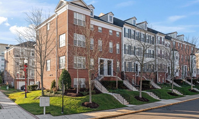 Suitland Condo | Metro & Andrews AFB Nearby – Perfect Townhome
