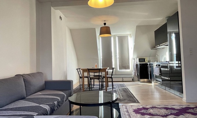 Vanlose Apartment | Metro Apartment with dual balcony closed to public Transport and shopping.
