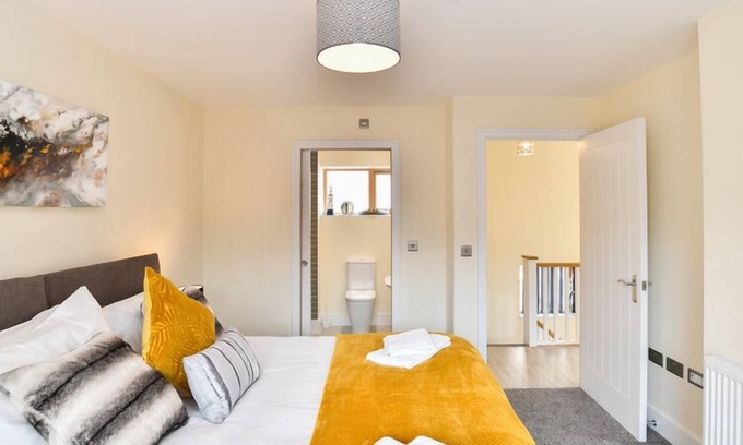 St. Thomas House | Metro Chic Townhouse