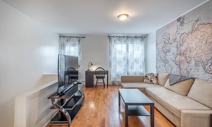 Ahuntsic Apartment | Metro Sauvé - Cosy apartment - 2 Bedrooms Queen beds