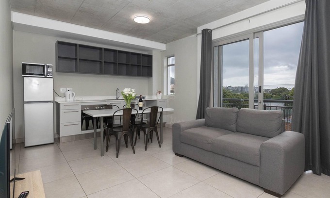 Rosebank Apartment | Metropole 2 Bed Retreat in Vibrant Rondebosch