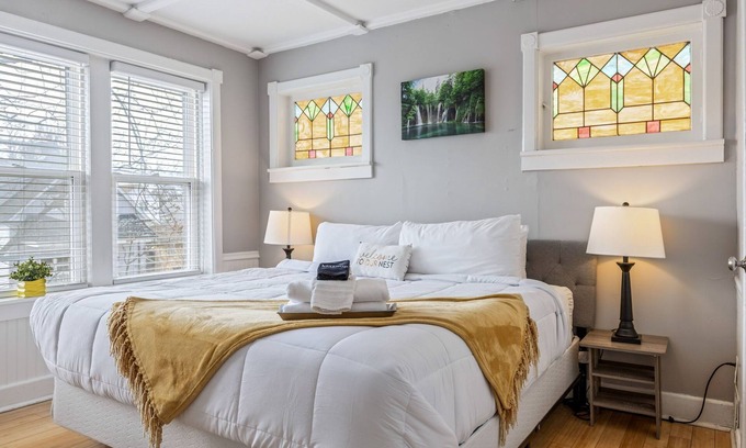 St. Louis Apartment | Metropolitan Retreat by StayLage