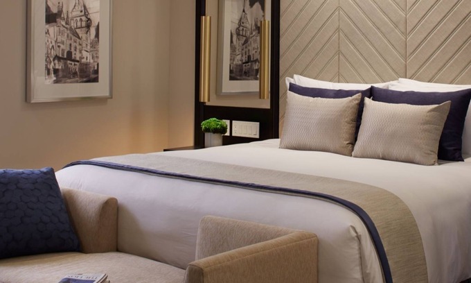 Norma Triangle Hotel | Metropolitan Two Bedroom Suite at The London West Hollywood, Pool, Parking