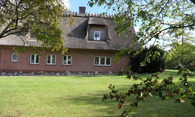 Hellert House | "Meyers Ferienhaus" with Private Garden & Wi-Fi