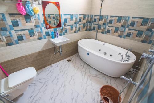 Kalapet House | mezzanine villa W/T Hot Tub Jacuzzi