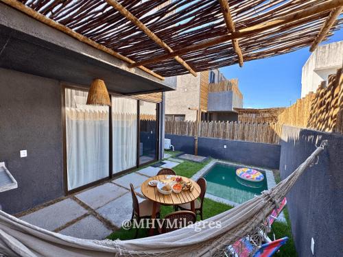 Passo de Camaragibe Apartment | MHV Milagres - Studio Guadalupe 05, quarto e sala privativo a poucos metros da Praia do Marceneiro