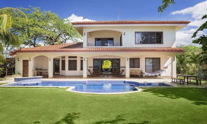 Playa Colorado House | Mi Casa Soñada (Spacious Beachfront House and Studio)