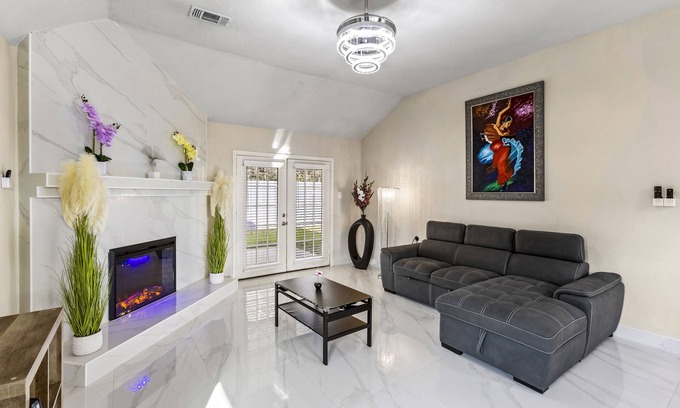 Humble House | Mi Casita Humble Tx / ready for long term lodging w/ Garage, near IAH
