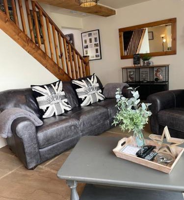 Oldfield House | Mia Cottage