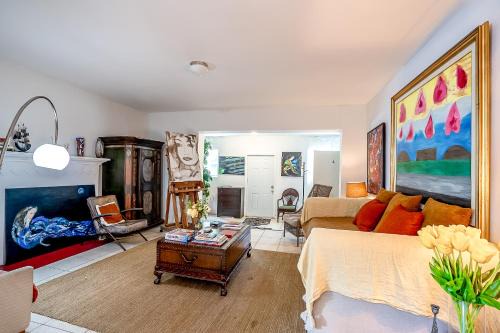Buena Vista House | Miami Cheerful 4 bedroom home with free parking