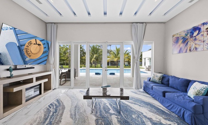Princeton Villa | ✨Miami Getaway in the White House ✨