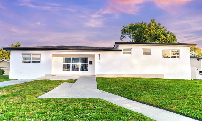 Miami Gardens House | Miami Getaway, Pet Friendly