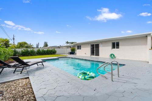 Olympia Heights House | Miami Japandi Style Pool - BBQ