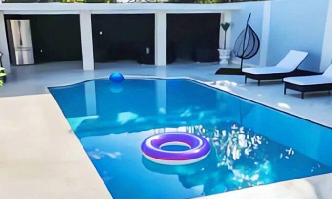 Ludlam House | Miami Luxe Getaway-4BR-Pool-Family Ready